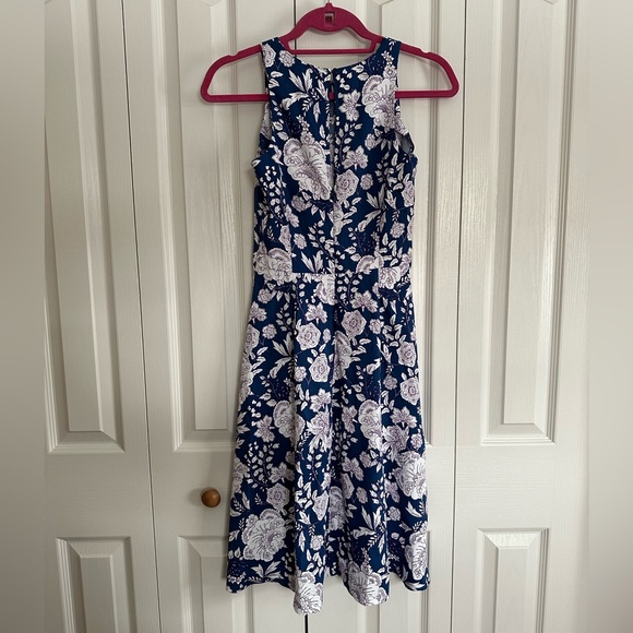 Brand new Banana Republic Factory sleeveless mid length dress. Size 0. - Picture 2 of 3
